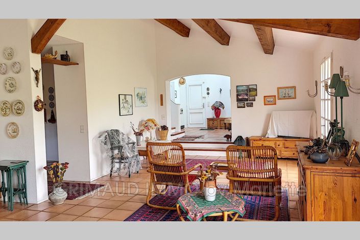 Image No.11-3 Bed House for sale