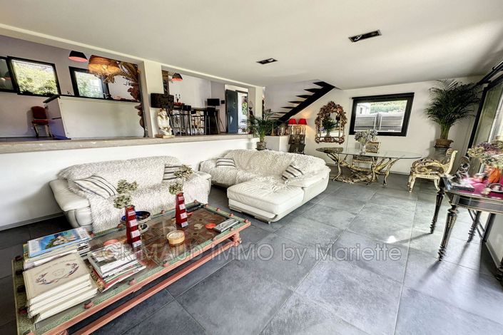 Image No.3-3 Bed House for sale