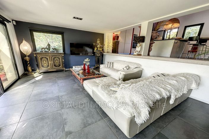 Image No.8-3 Bed House for sale