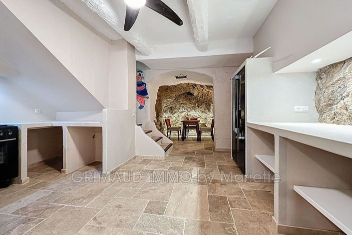 Image No.8-2 Bed House for sale