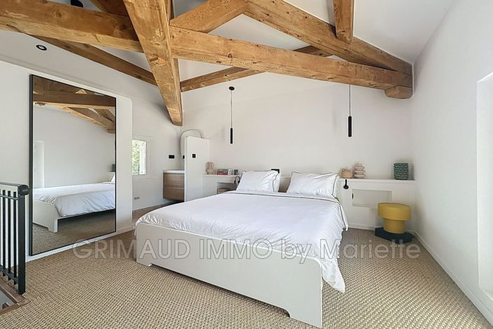 Image No.18-5 Bed House for sale