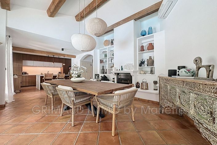 Image No.8-5 Bed House for sale