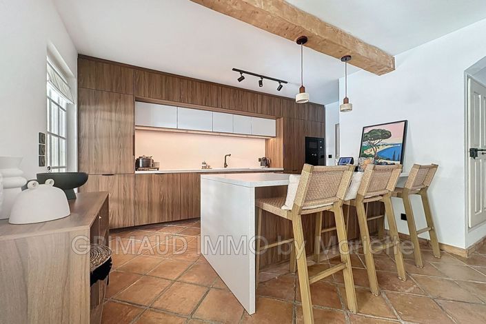 Image No.9-5 Bed House for sale