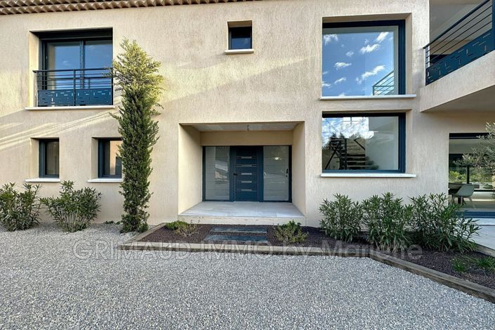 Image No.6-4 Bed House for sale