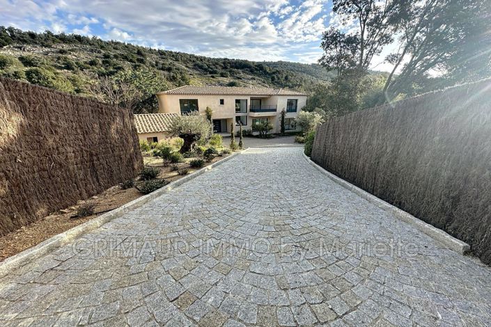 Image No.7-4 Bed House for sale