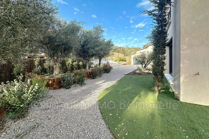 Image No.8-4 Bed House for sale