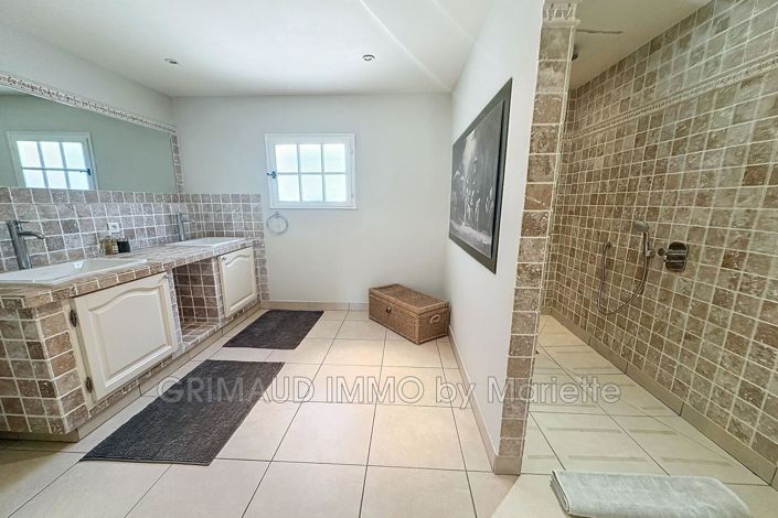 Image No.12-4 Bed House for sale