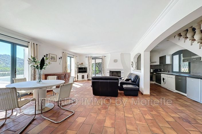 Image No.7-5 Bed House for sale