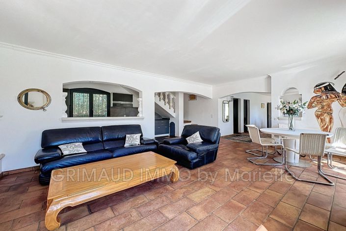 Image No.9-5 Bed House for sale