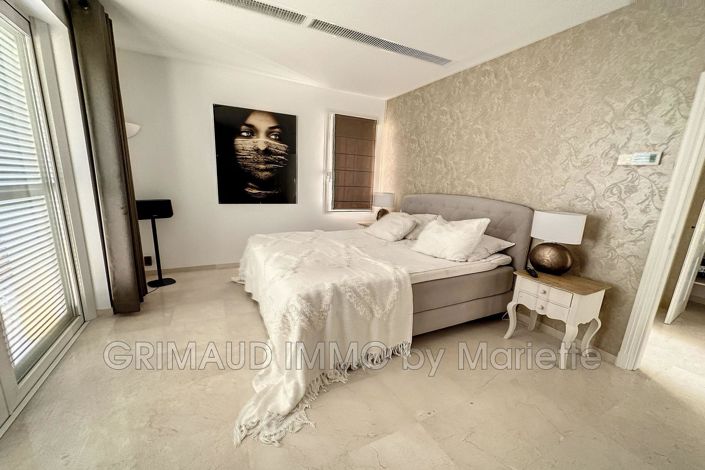 Image No.18-5 Bed House for sale