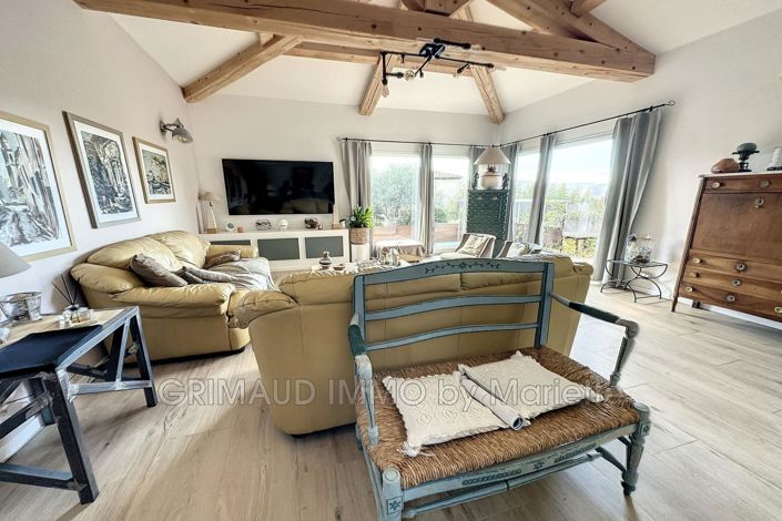 Image No.8-7 Bed House for sale