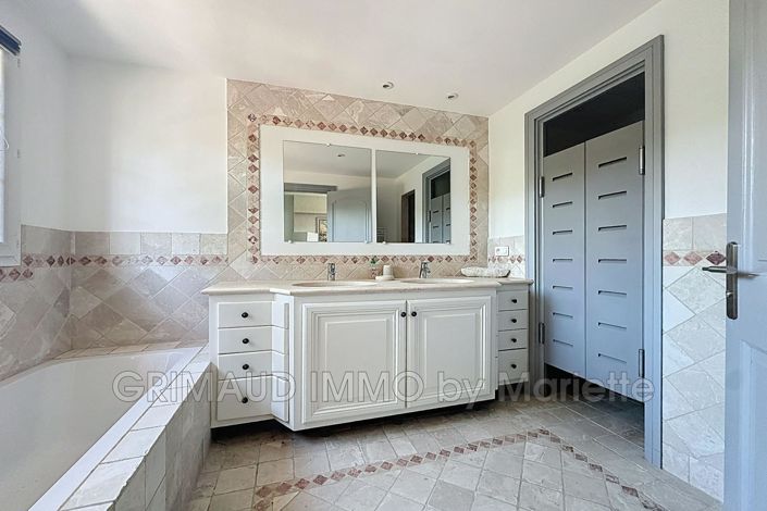 Image No.18-4 Bed House for sale