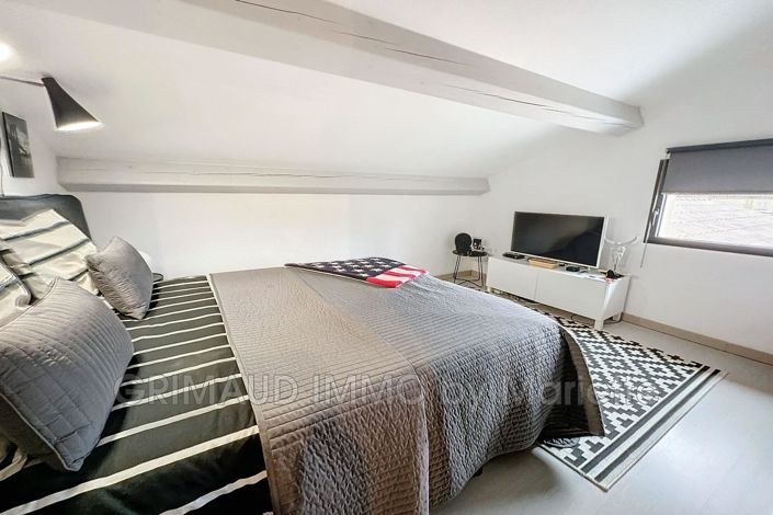 Image No.12-6 Bed House for sale