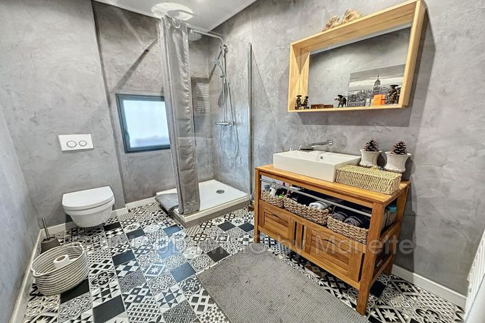 Image No.13-6 Bed House for sale