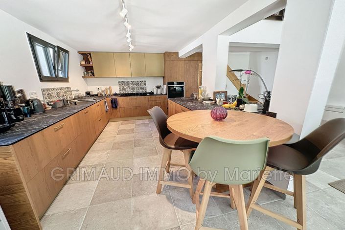 Image No.7-3 Bed House for sale