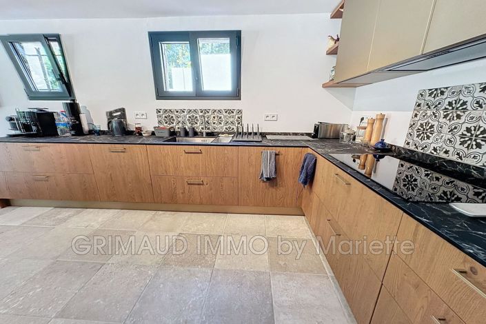 Image No.8-3 Bed House for sale