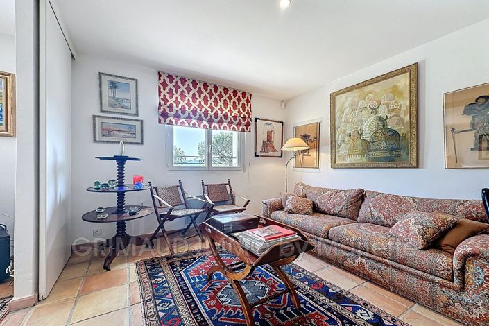 Image No.18-5 Bed House for sale