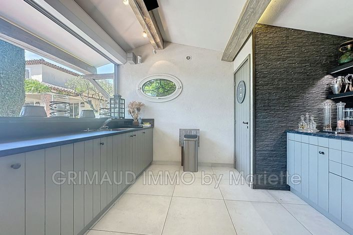 Image No.9-5 Bed House for sale