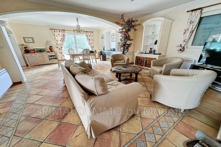 Image No.6-4 Bed House for sale