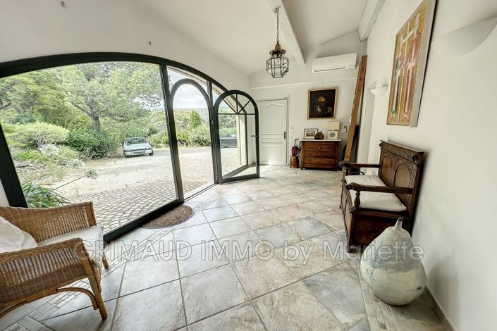 Image No.6-9 Bed House for sale