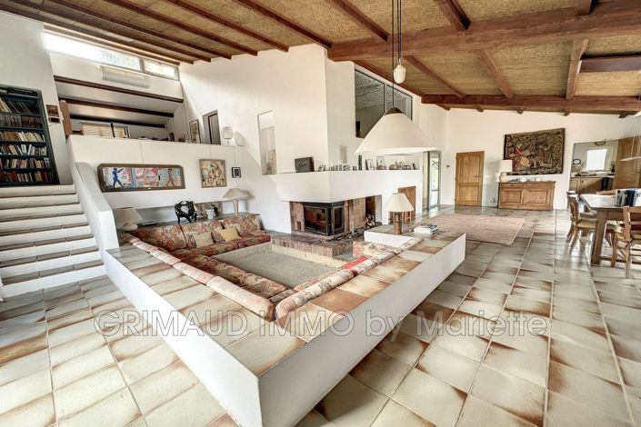 Image No.8-9 Bed House for sale