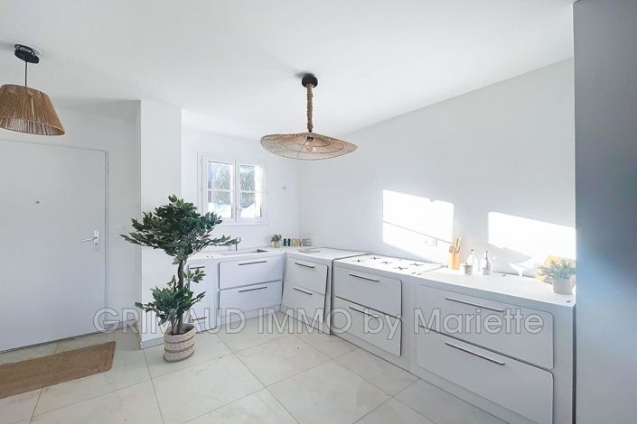 Image No.2-3 Bed House for sale