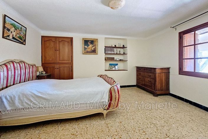 Image No.7-10 Bed House for sale