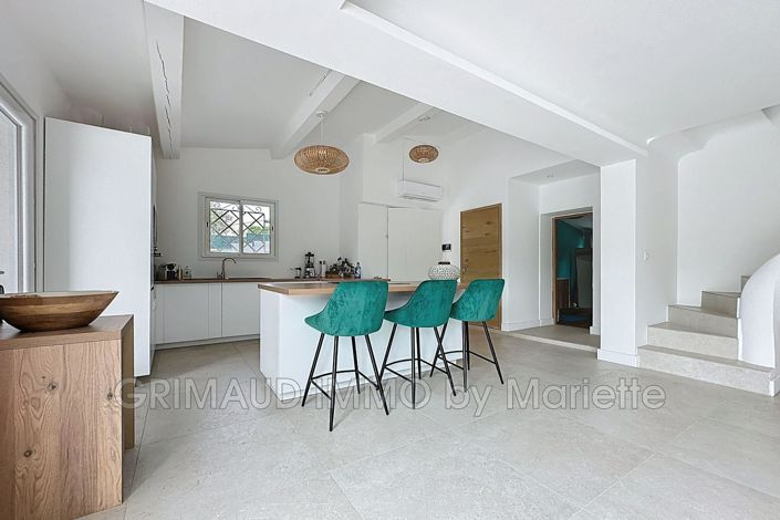 Image No.10-3 Bed House for sale