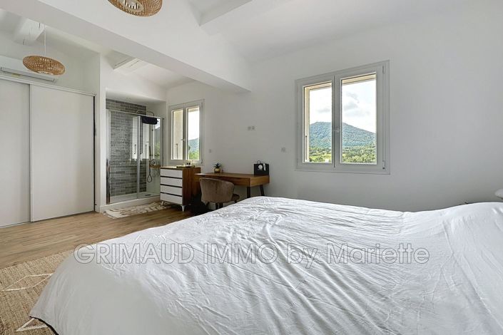 Image No.18-3 Bed House for sale