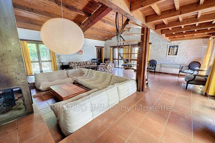 Image No.10-7 Bed House for sale