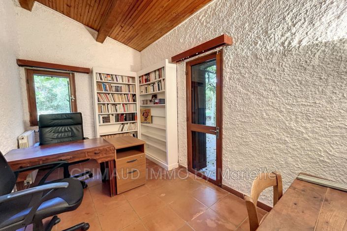 Image No.18-7 Bed House for sale