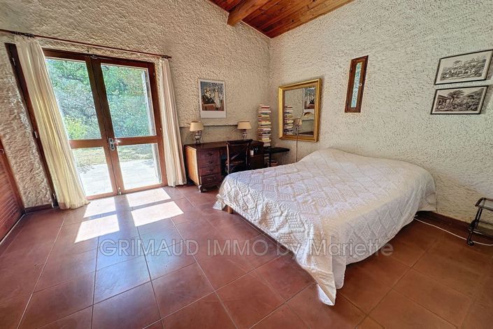 Image No.20-7 Bed House for sale