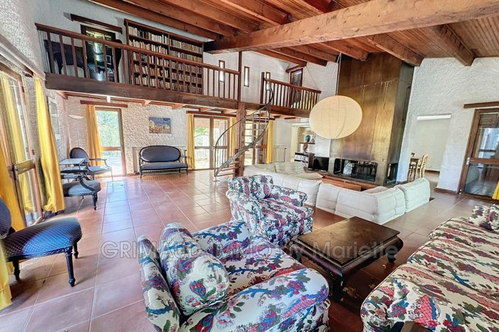 Image No.8-7 Bed House for sale