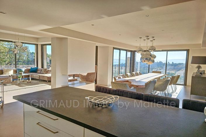 Image No.6-5 Bed House for sale