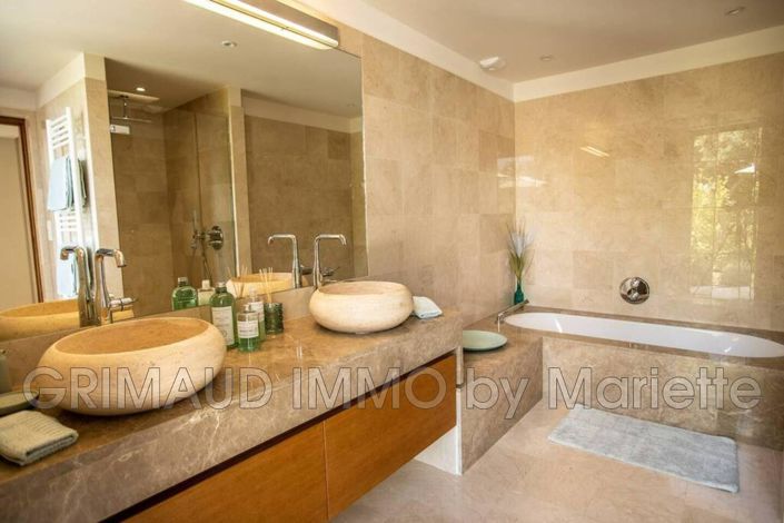 Image No.9-5 Bed House for sale