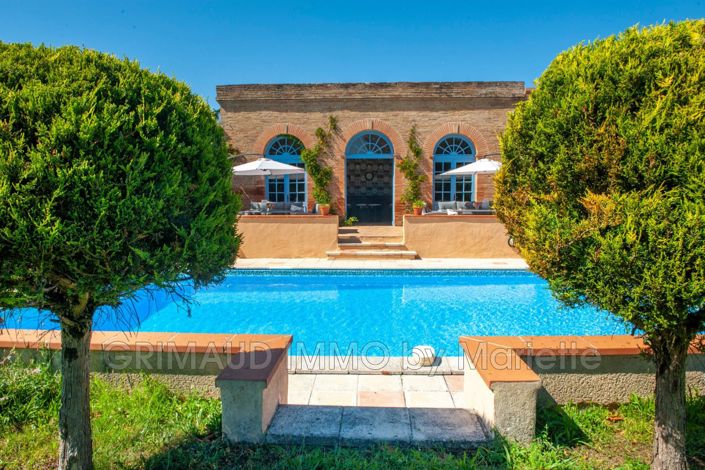 Image No.6-10 Bed House for sale