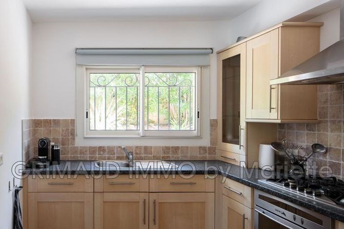 Image No.6-5 Bed House for sale