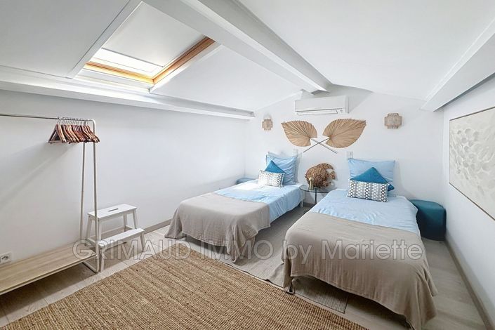 Image No.12-3 Bed House for sale