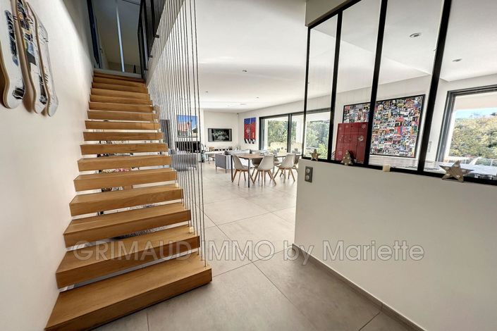 Image No.10-5 Bed House for sale