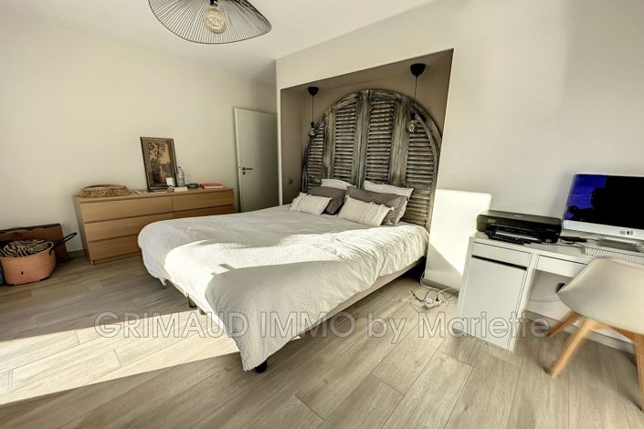 Image No.11-5 Bed House for sale