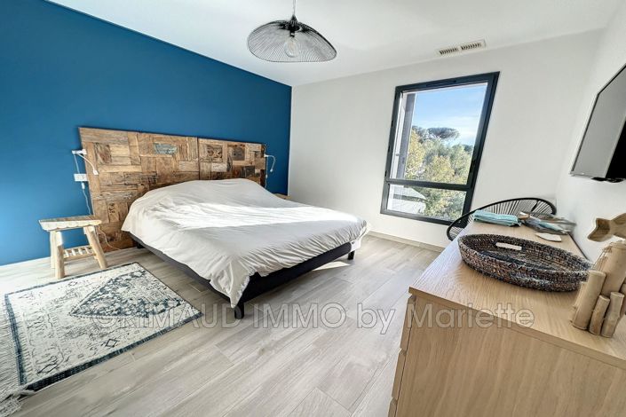 Image No.12-5 Bed House for sale