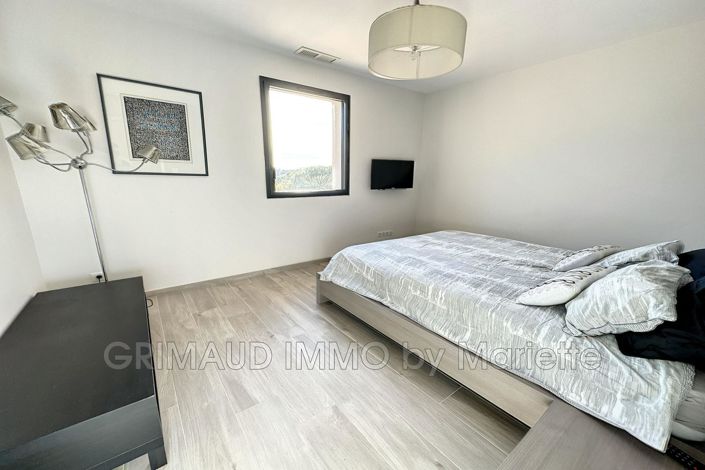 Image No.16-5 Bed House for sale