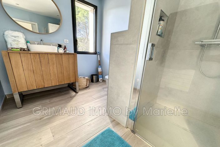 Image No.18-5 Bed House for sale