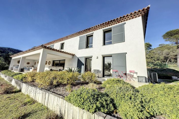 Image No.2-5 Bed House for sale