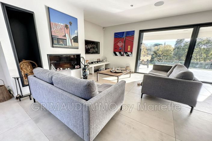 Image No.7-5 Bed House for sale