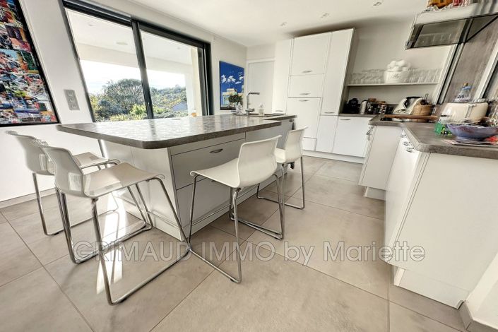 Image No.9-5 Bed House for sale