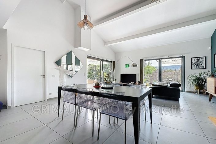 Image No.12-4 Bed House for sale