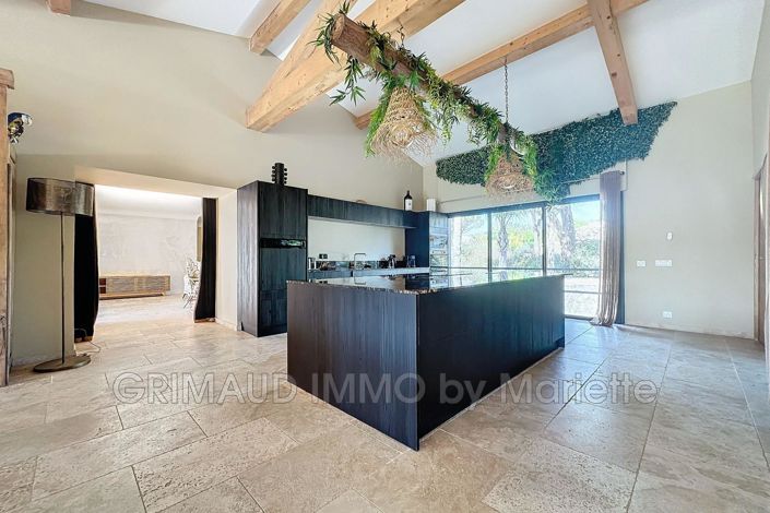 Image No.15-6 Bed House for sale