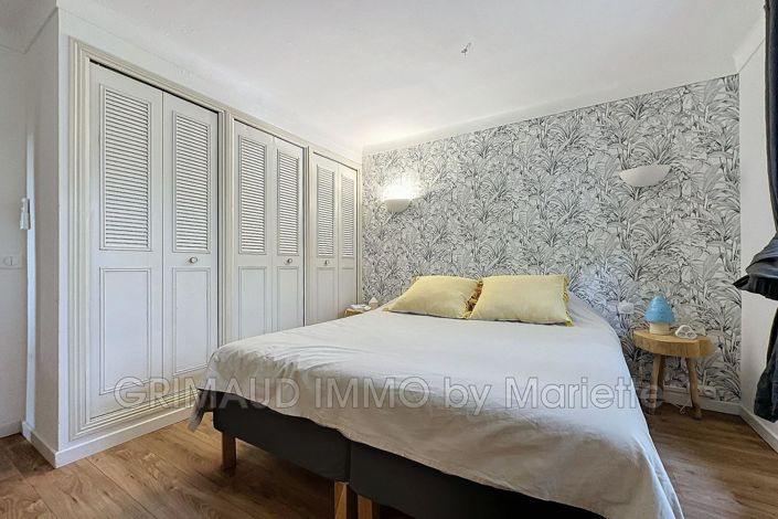 Image No.16-6 Bed House for sale