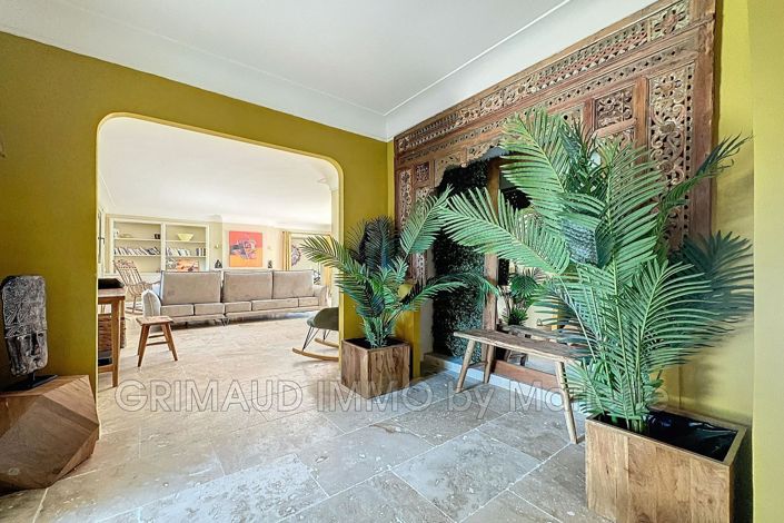 Image No.8-6 Bed House for sale